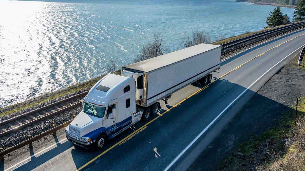 Drop trailer freight truck